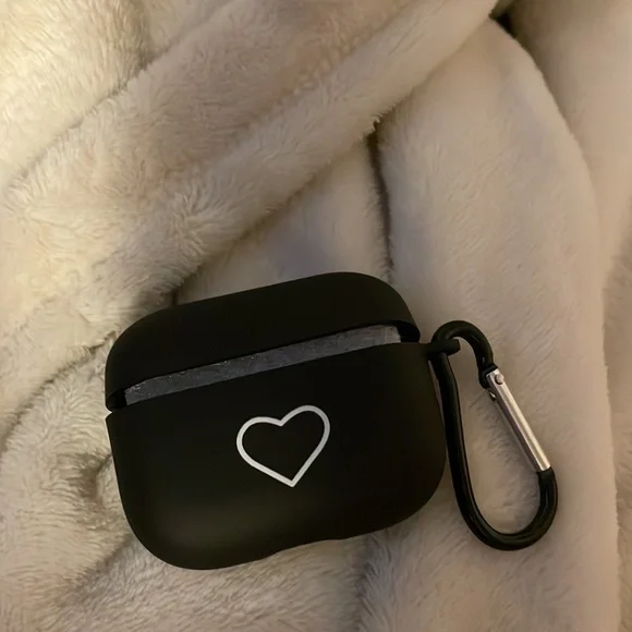*NWT* AirPods case - Picture 4 of 6